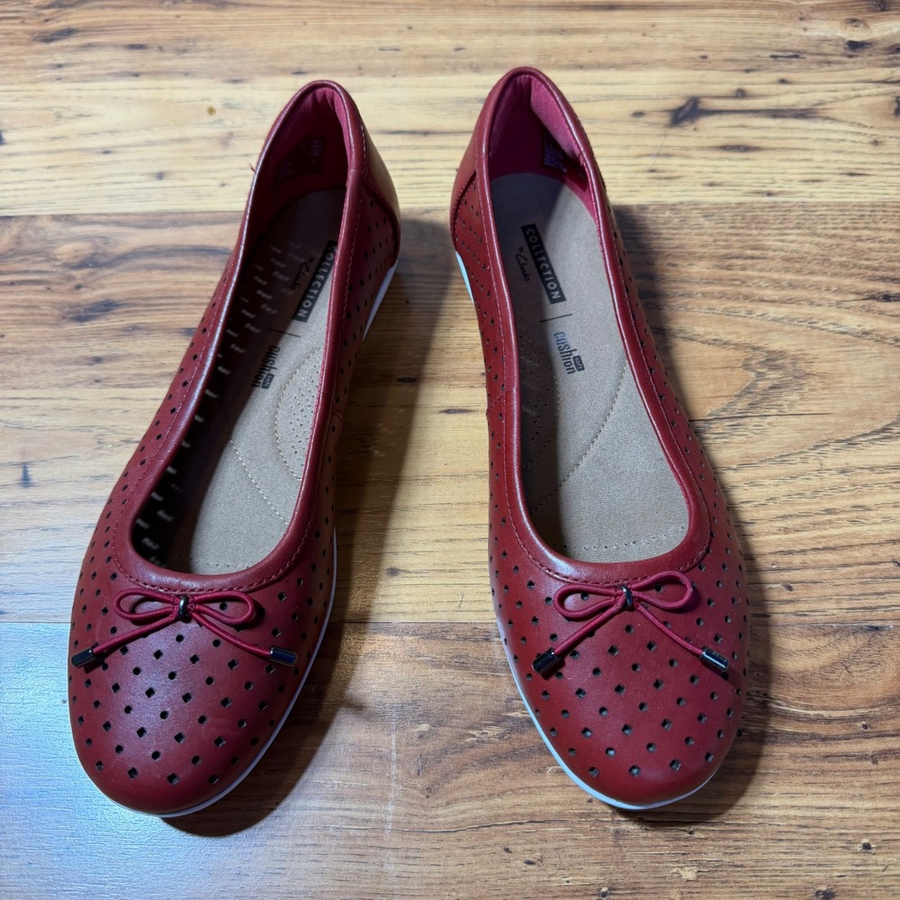 Clarks Collection Cushion Soft Red Leather Perforated Bow Ballet Flats 7M